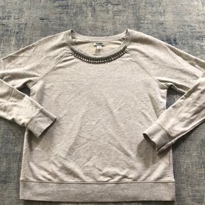 M crew neck sweatshirt with embellishments